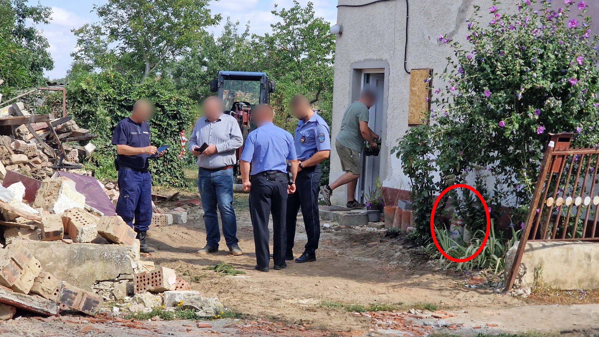 Robbanásban megsemmisült egy családi ház Győrváron - súlyosan megsérült az ott lakó