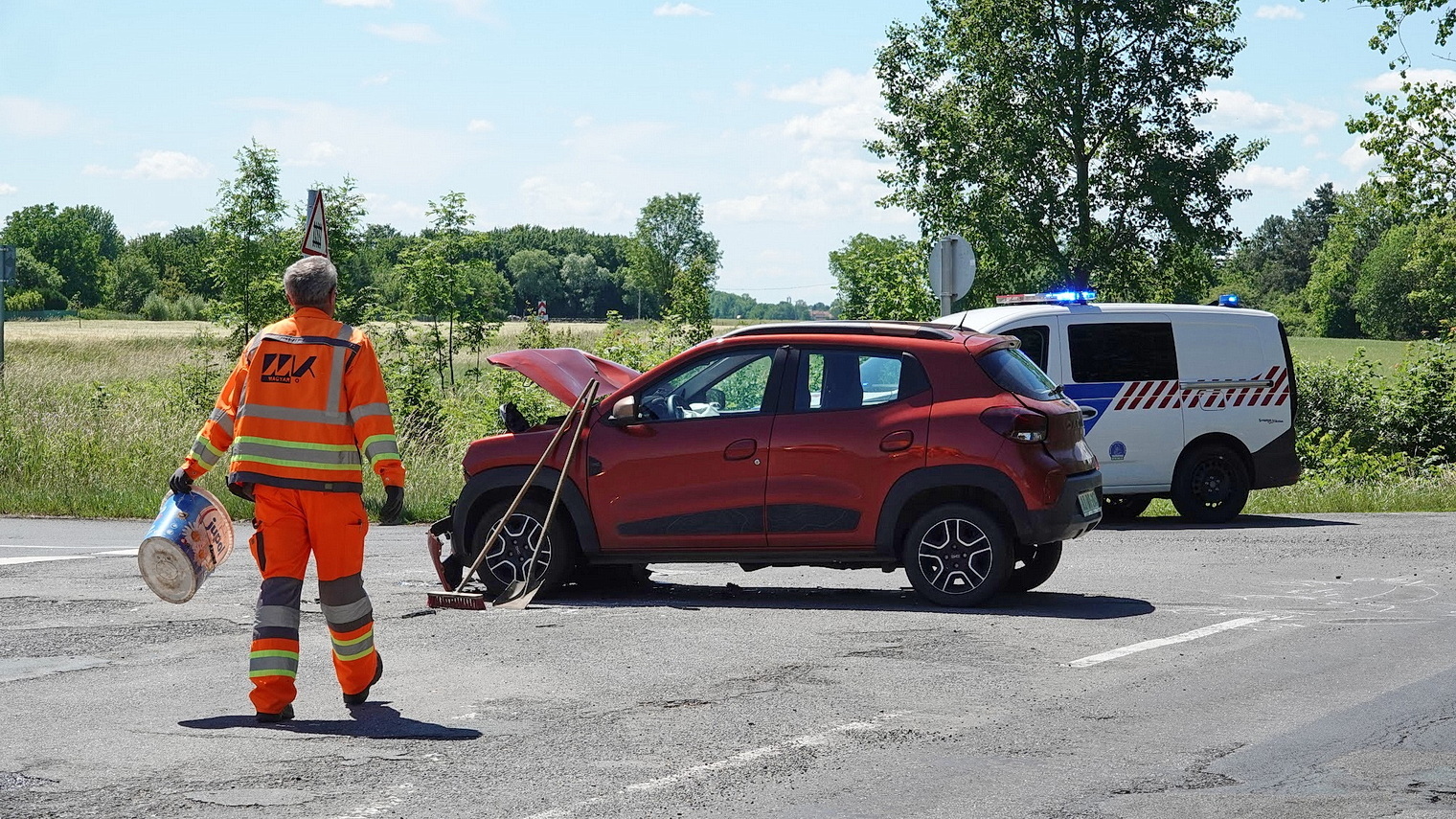 Suzuki kanyarodott Dacia elé a 87-es főúton, a kőszegfalvi elágazónál - hárman megsérültek
