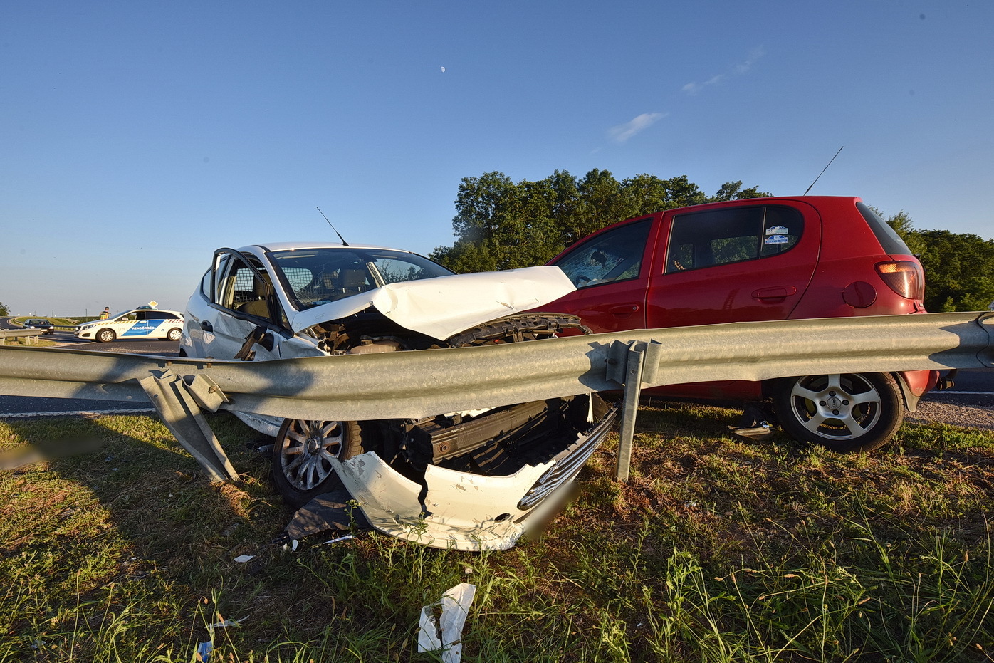 A Ford fékezés nélkül hajtott a 84-es főúton haladó Toyota elé