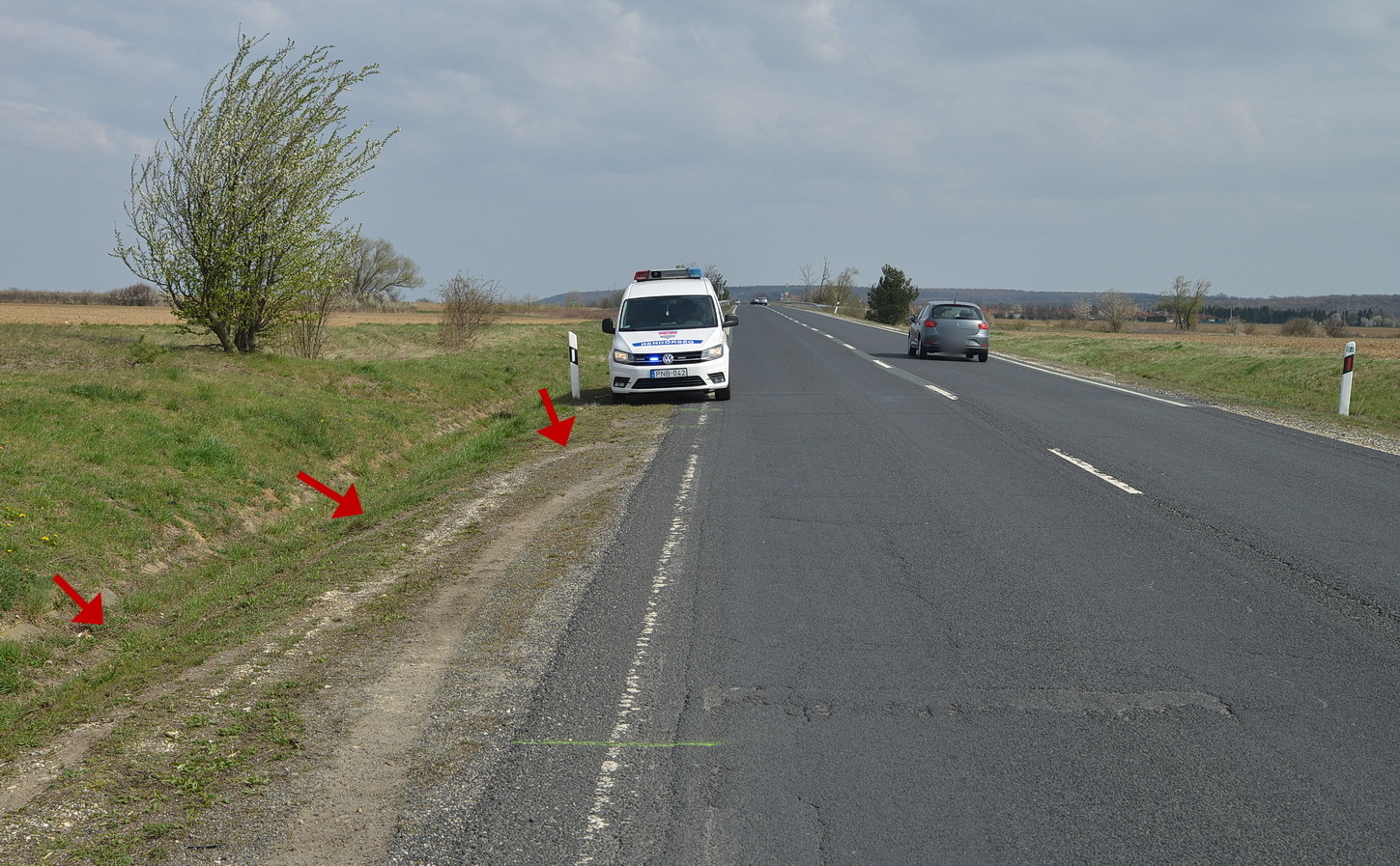 Felborult egy Skoda a 89-es főúton