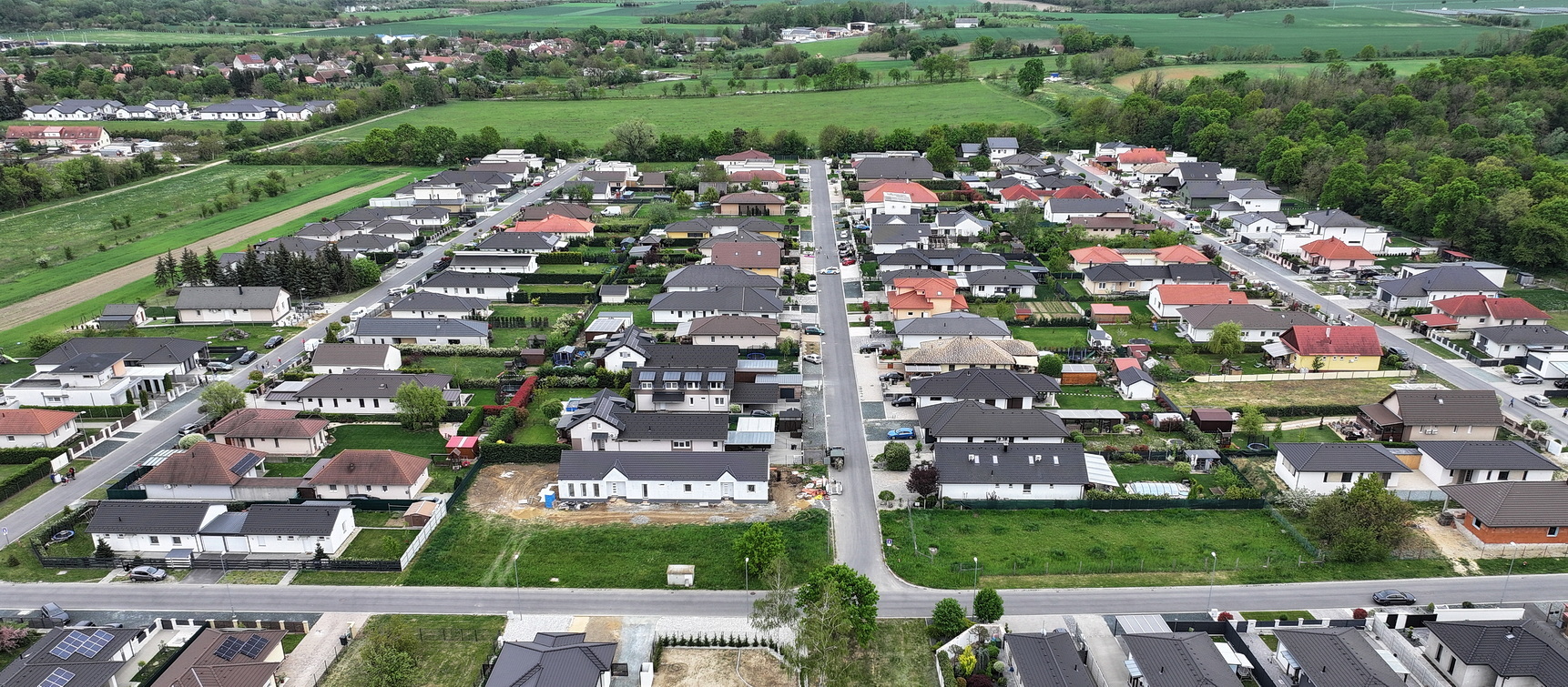 Német repesz-romboló bombák kerültek elő Szombathelyen, a Tóth István utcában Fotó: Tánczos Mihály / 112Press