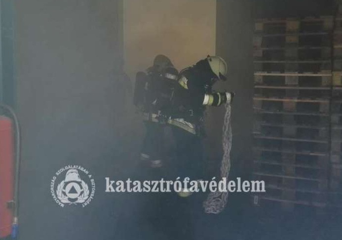 Raktártűz pusztított egy szentgotthárdi gyárban - gyakorlat 3.
