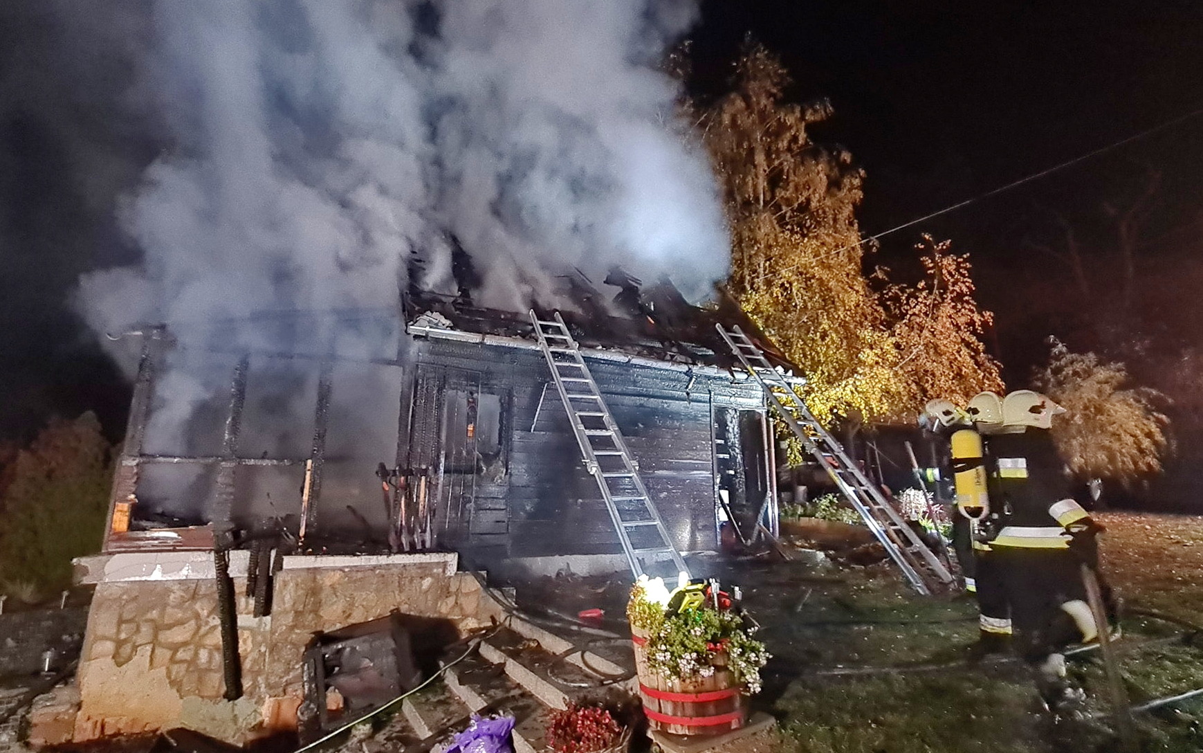 Faház égett a kőszegi Lócserélő dűlőnél - Fotó: Kőszegi Önkormányzati Tűzoltóság