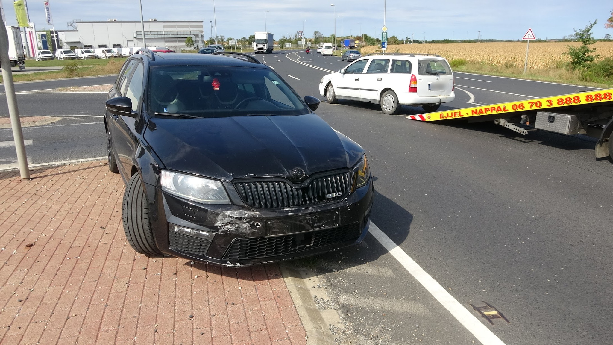 Balra kanyarodó Skoda hajtott Opel oldalába a 86-os és 87es főutak közös szakaszán