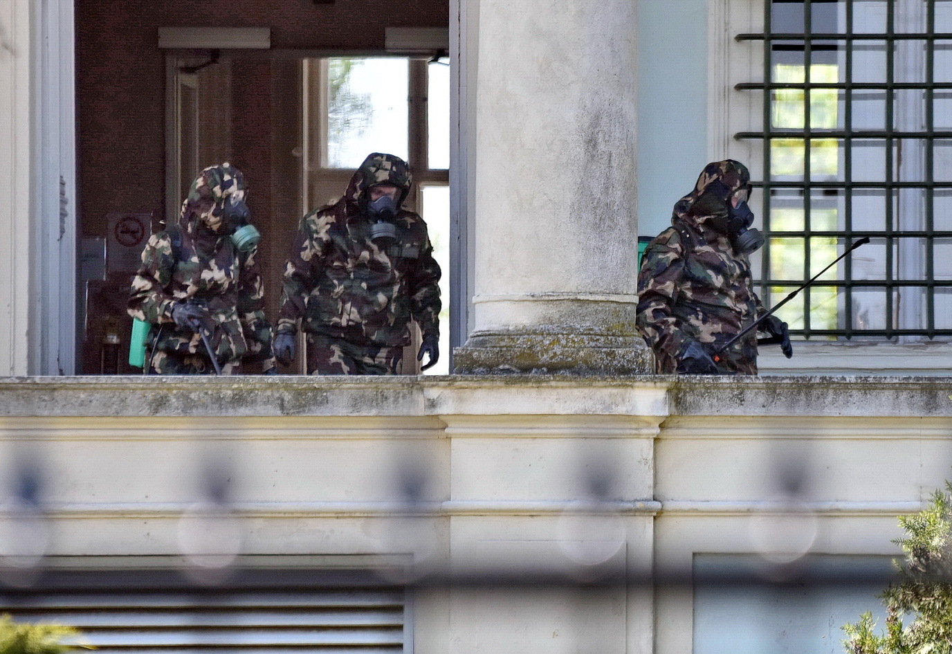 Pápáról érkeztek a katonák a létesítmény fertőtlenítésére