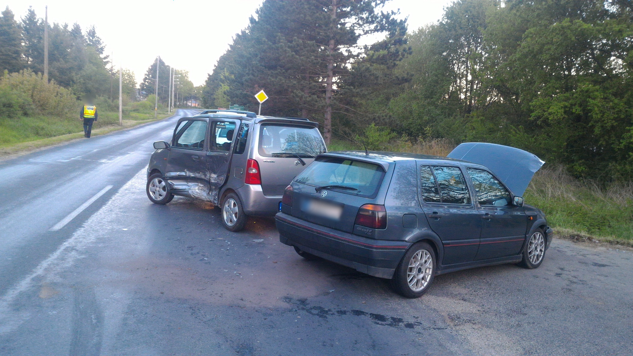 Tolató Suzukiba csapódott Volkswagen a 87-esen 2.