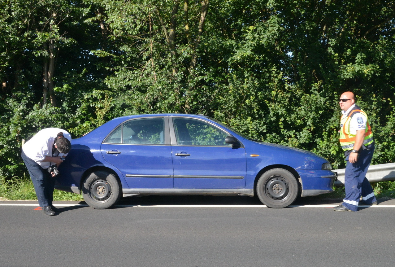 A vétlen jármű vezetője eredt a balesetet okozó teherautó után Kisunyomnál