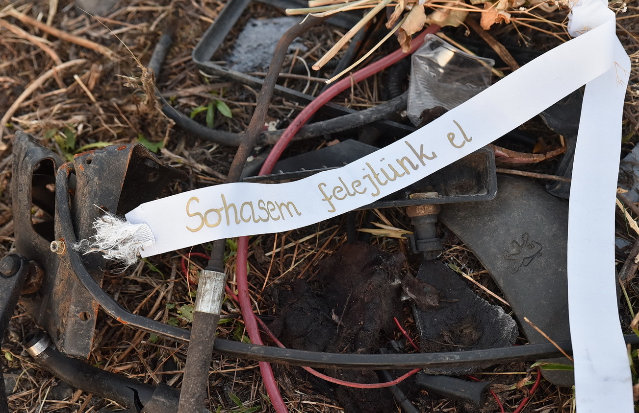 Törmelékek és egy üzenet