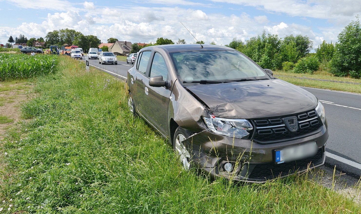 A Dacia elöl-hátul összetört