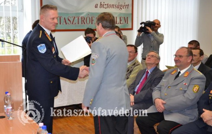 Bakancsokkal gazdagodtak a mentőcsoportok 2.