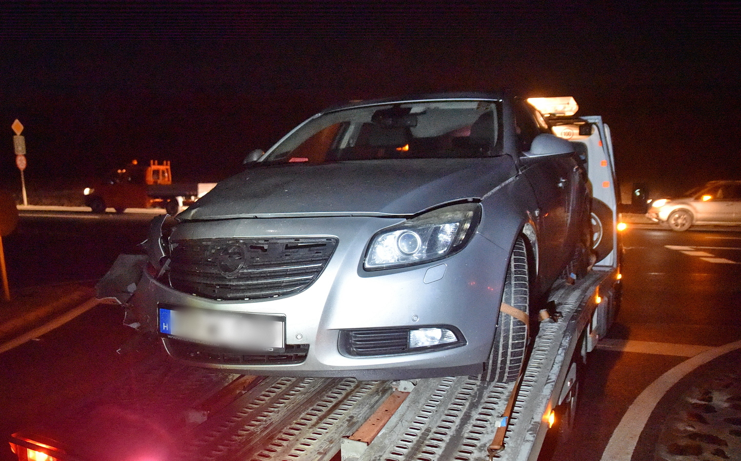 A kamion vezetője nem vette észre a belső sávban haladó Opelt