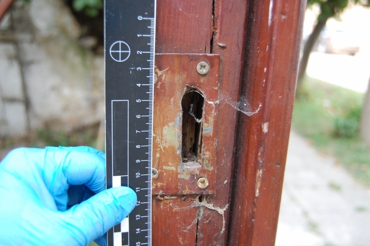 Betörtek a családi házba és műszaki cikkeket loptak a fiatalok - Fotó: Veszprém MRFK