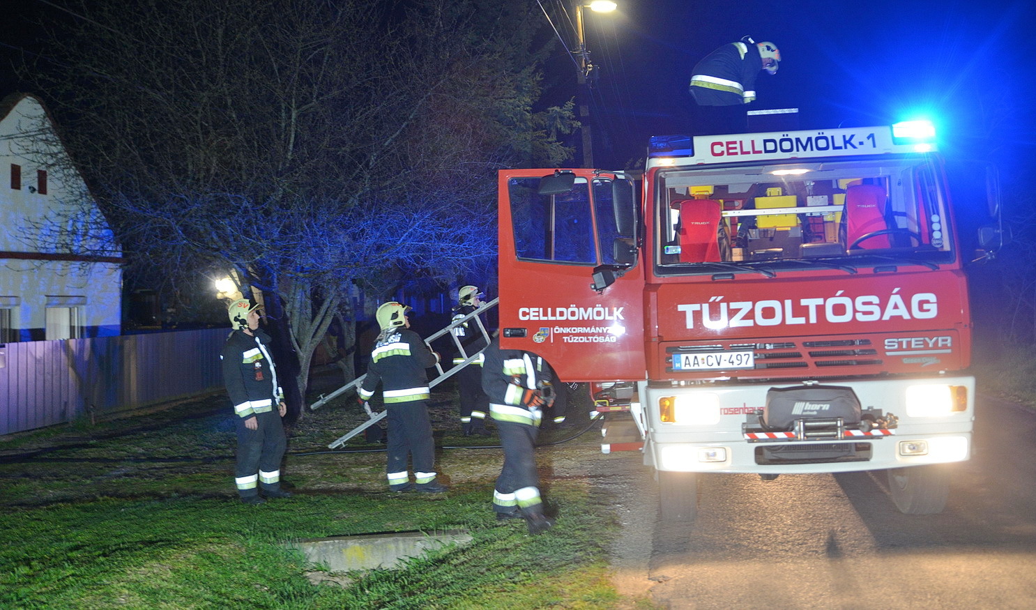 Kandalló mellett kapott lángra a tűzifa Kemenessömjénben
