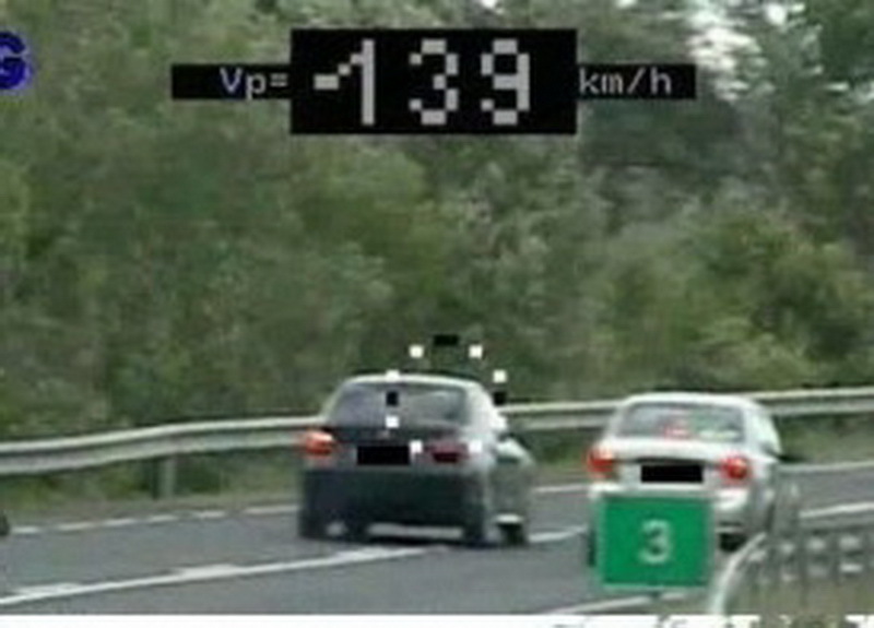 Szabálytalan előzés és gyorshajtás - 12 büntetőpontos mutatvány