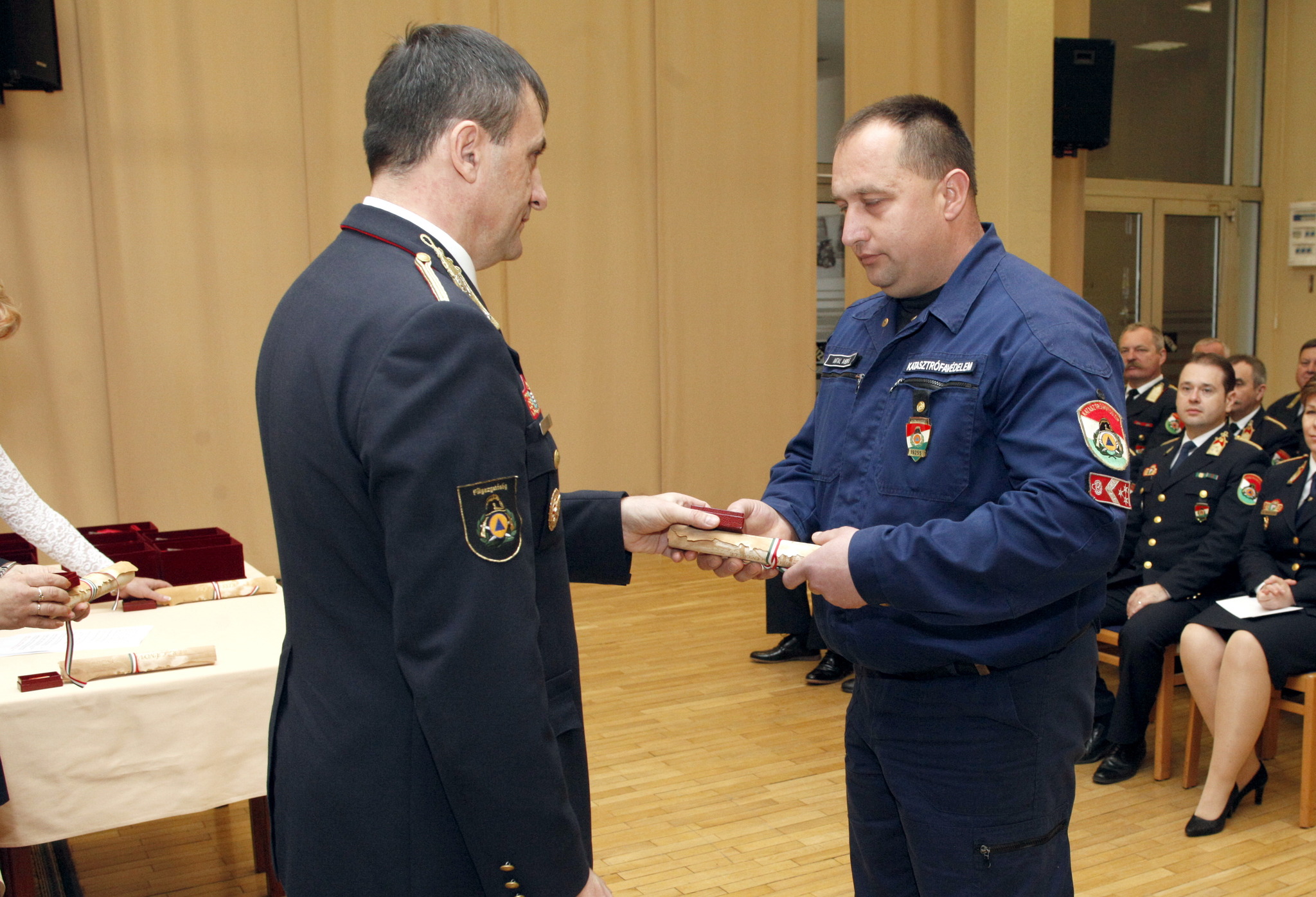 Elismerés hősi helytállásért