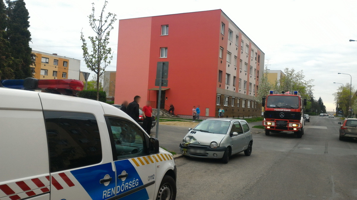 Figyelmetlenségből baleset Szombathelyen a Károly Róbert utcában  1.