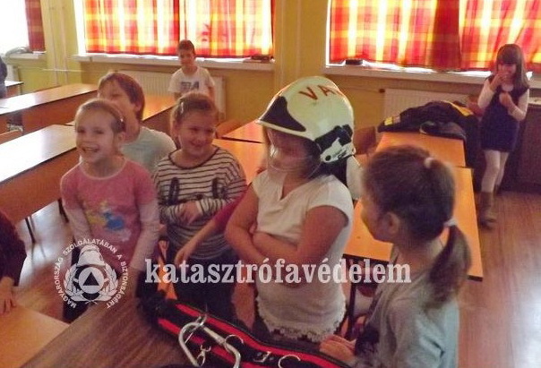 Gothard Jenő Általános Iskola első osztály-tűzvédelem2