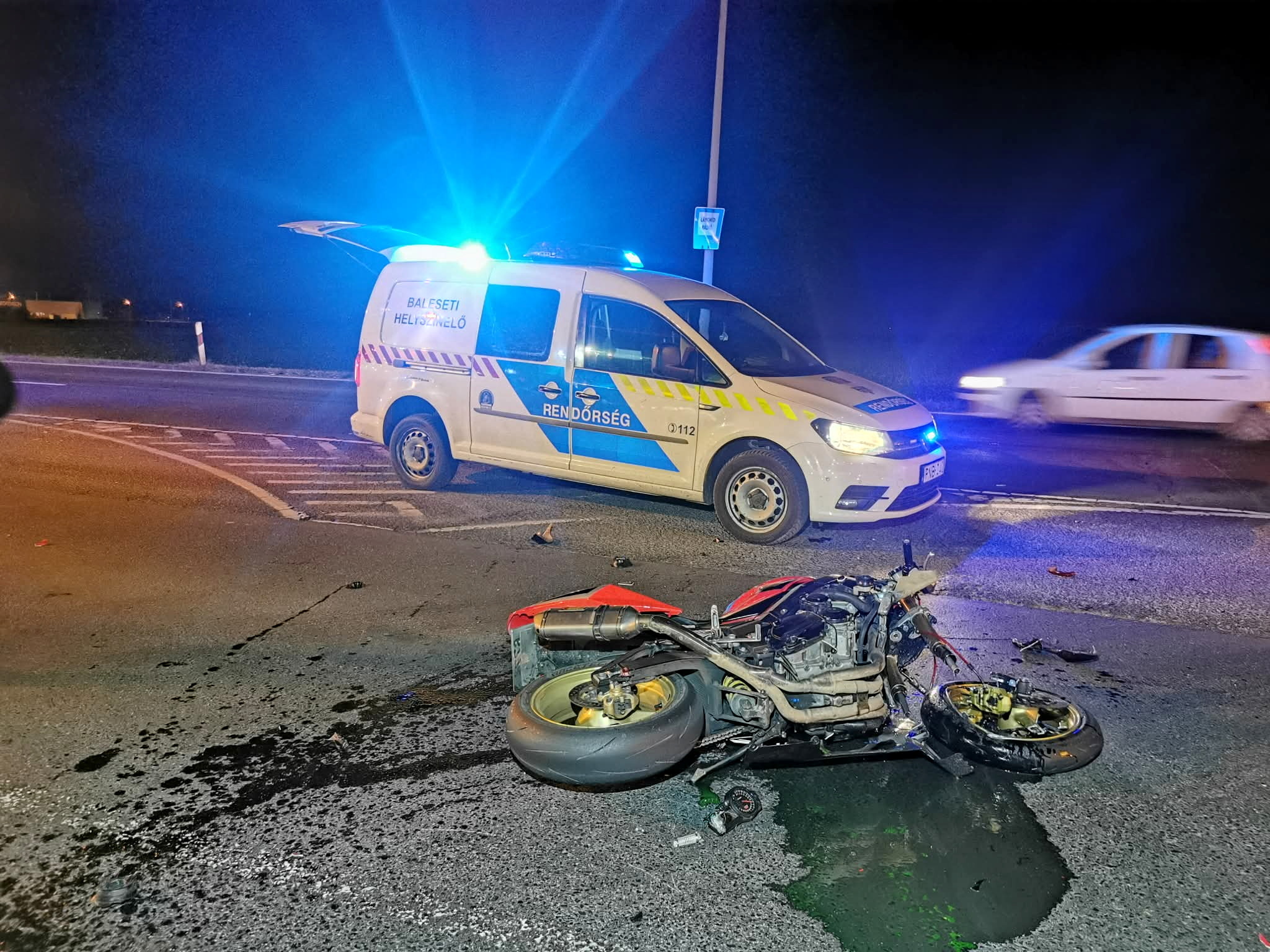 Suzuki motor elé kanyarodott egy Opel Szombathely határában a 86-os és 87-es főutak közös szakaszán