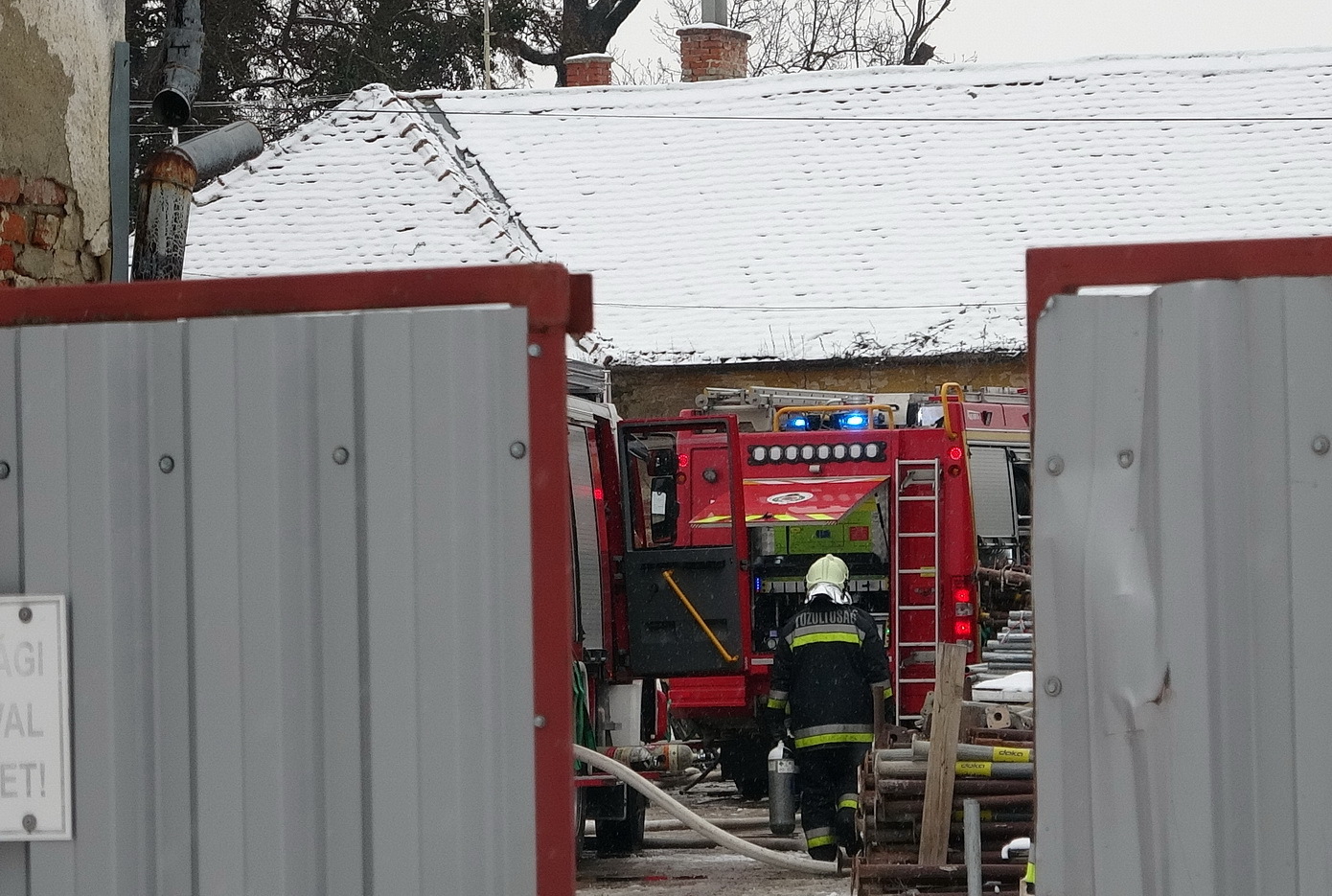Raktárnak használt épületben keletkezett tűz Szombathelyen, a Szent István király utcában