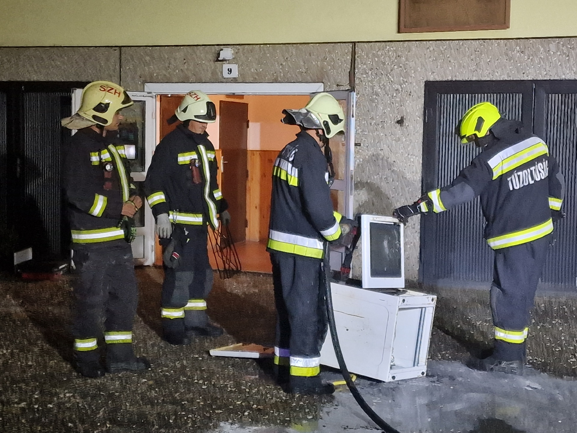 Elszenesedett hús füstölt egy szombathelyi konyhában