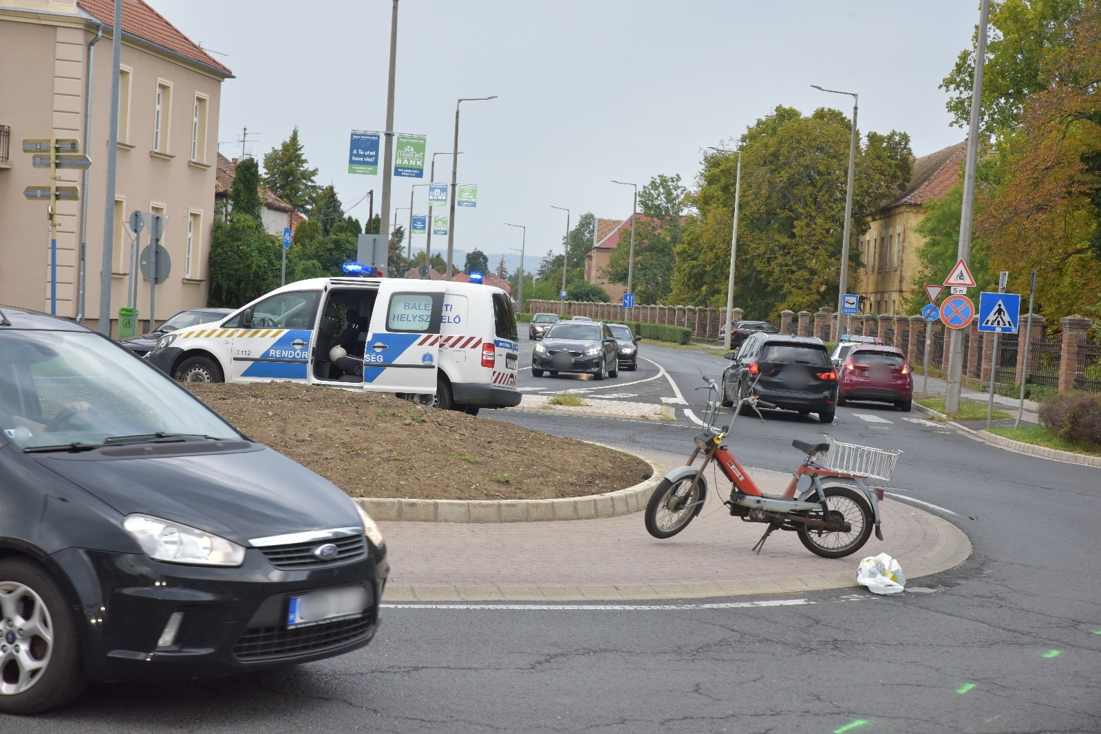 Adatot cserélt a sérült robogóssal, majd elhajtott a baleset okozója Szombathelyen