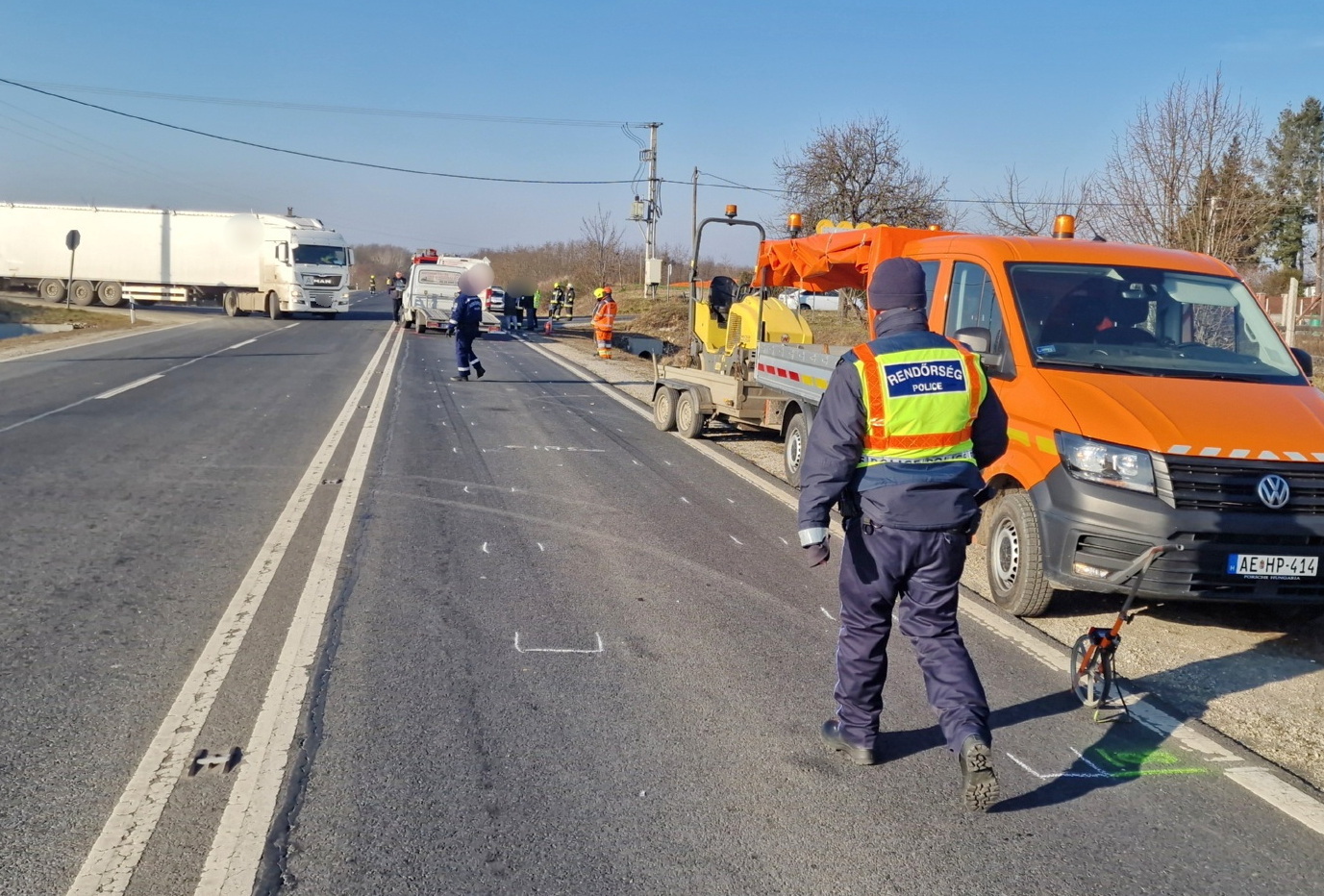 Iveco tréler tolta össze a sort a 8-as főúton, Szemenye közelében