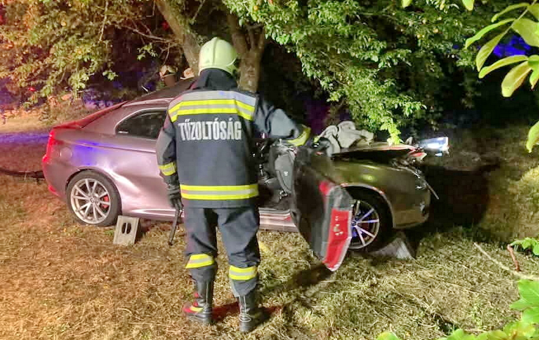 Fának csapódott egy Alfa Romeo Gyöngyösfaluban Fotó: N.L. / Olvasó