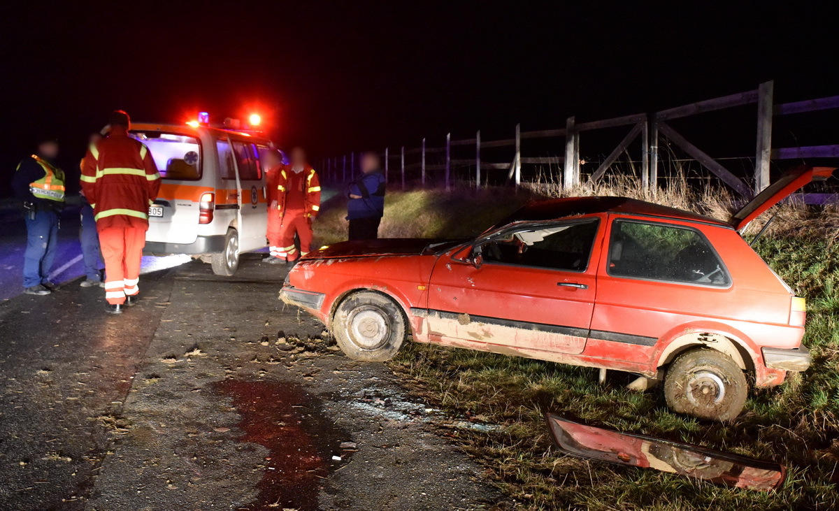 Felborult a Volkswagen - megúszták az utasok Kőszeg közelében 2.