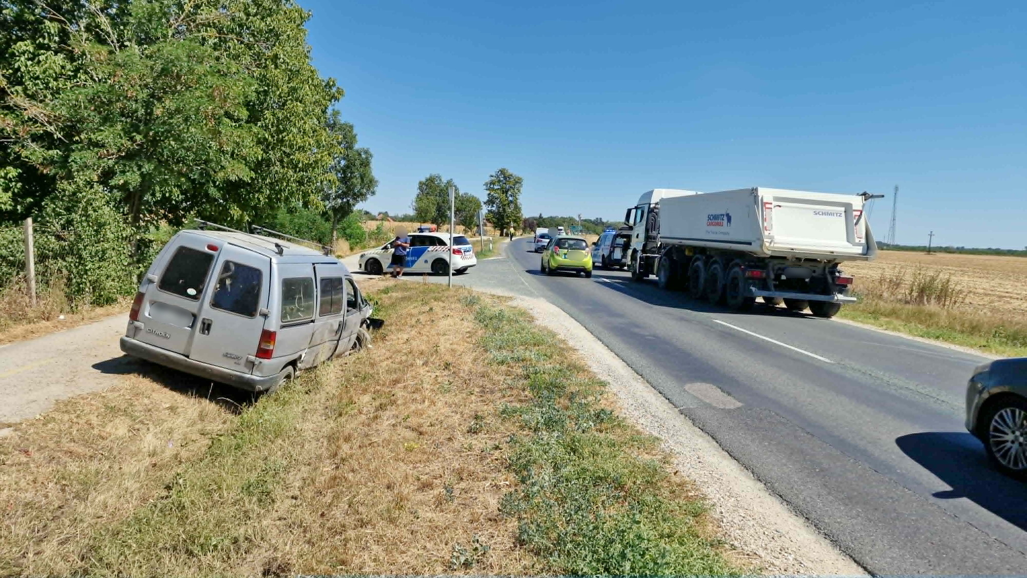 Az éppen megelőzött billencs oldalába hajtott egy Citroen furgon a 87-esen - felmerült az ittasság gyanúja Az éppen megelőzött billencs oldalába hajtott egy Citroen furgon a 87-esen - felmerült az ittasság gyanúja