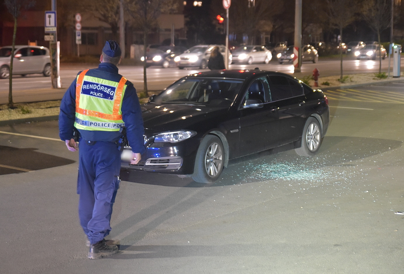 Verekedés volt egy áruházi parkolóban Szombathelyen - egy BMW is megrongálódott