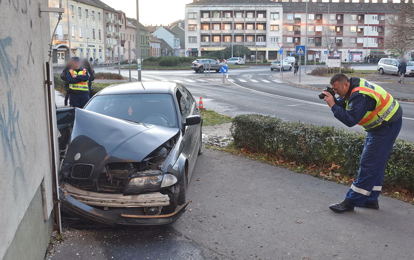 Tavaly decemberben ennyire látványosra sikerült a kerékcsikorgatós kihajtás a körforgalomból