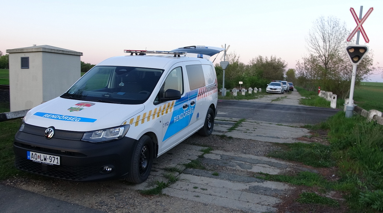 Szándékosan ugrott vonat elé egy férfi Gyöngyösfalunál - nem tudták megmenteni az életét