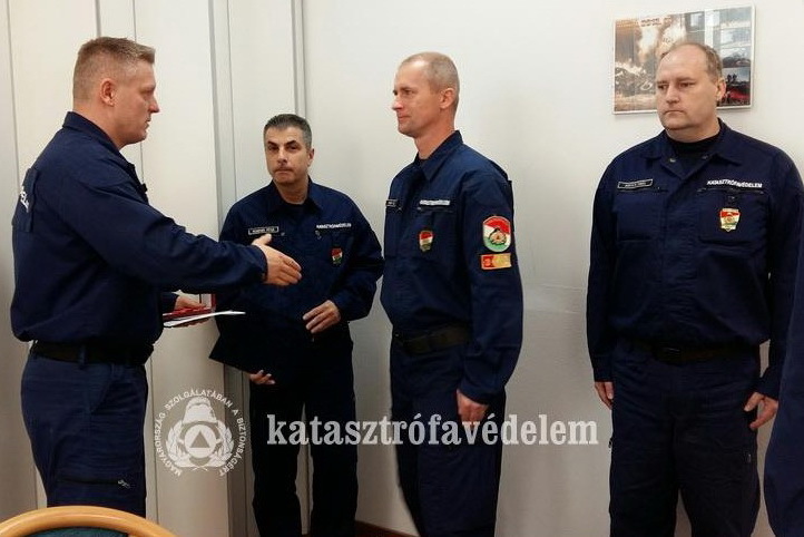 Elismerés 20 év szolgálat után