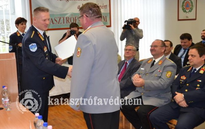 Bakancsokkal gazdagodtak a mentőcsoportok 1.