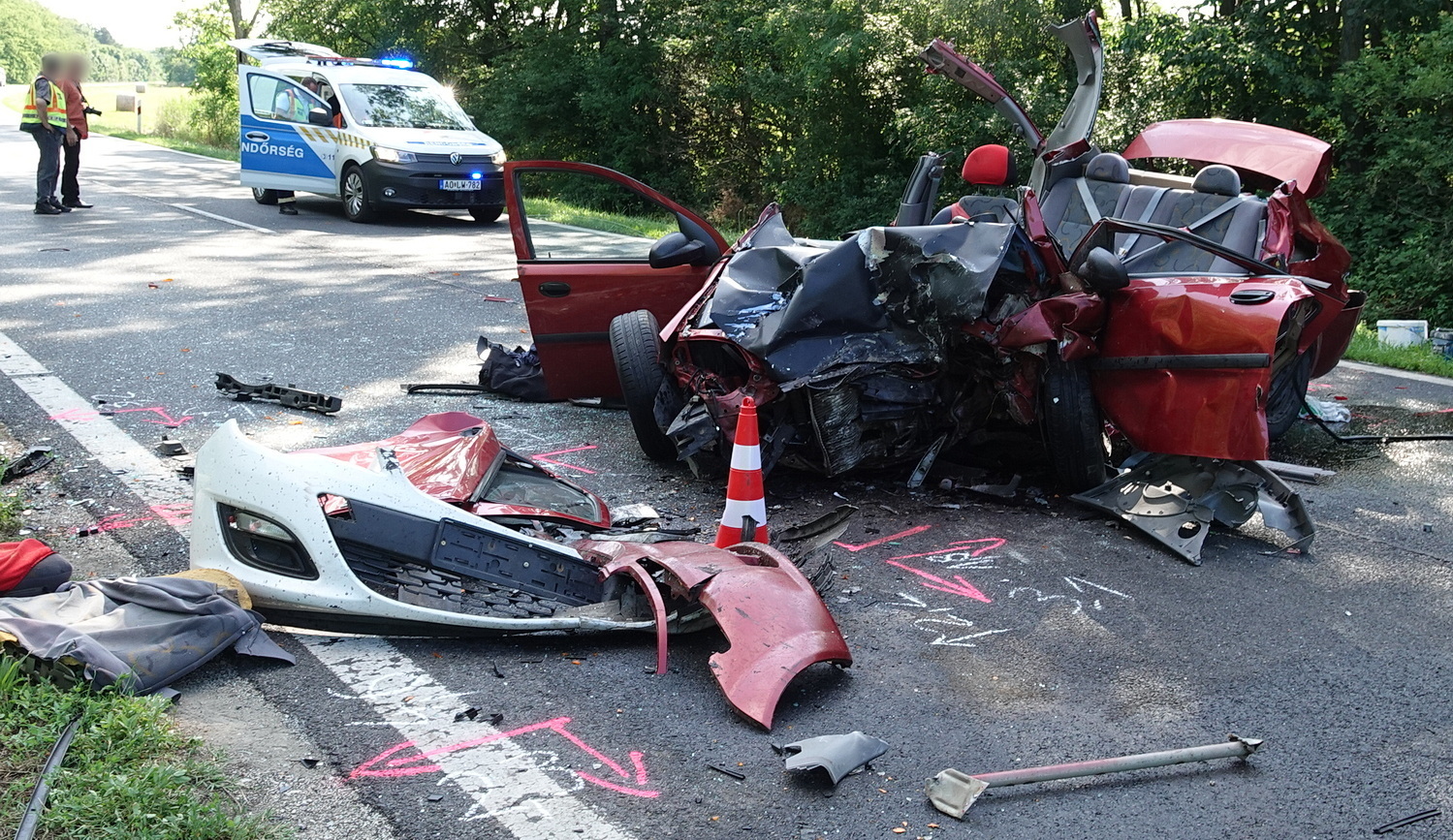 Áttért a szemközti sávba és szemből érkező Opellel ütközött egy Daewoo Duka közelében, a 8-as főúton