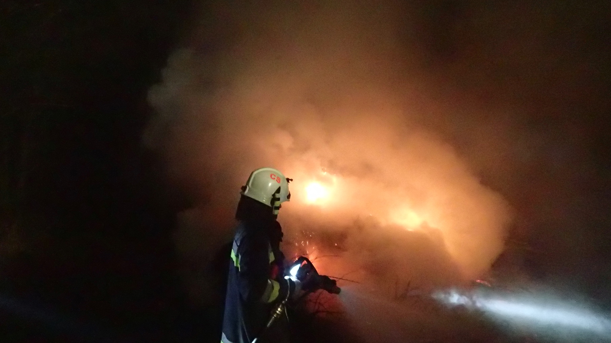 Kétszáz négyzetméteren égett fanyesedék Csepregen