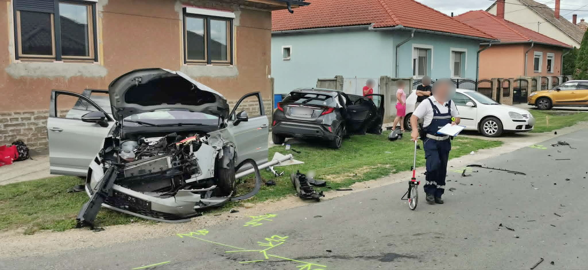 Négyen megsérültek Sárváron - Toyota hajtott Skoda elé kereszteződésben