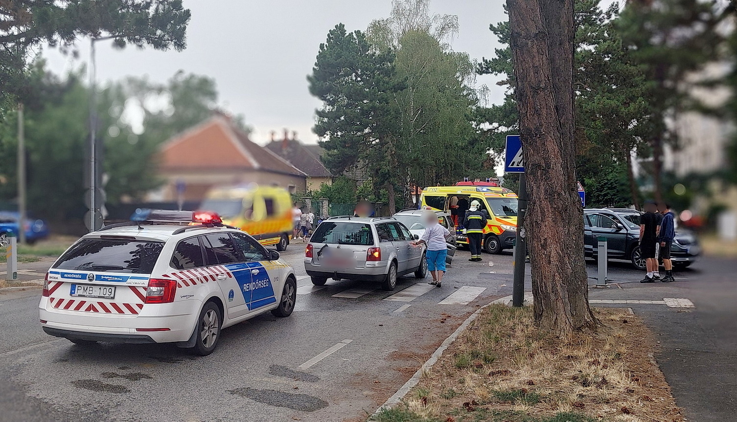 Elvesztette az eszméletét a Suzuki vezetője Kőszegen - két autóval ütközött a járműve Fotó: Olvasó
