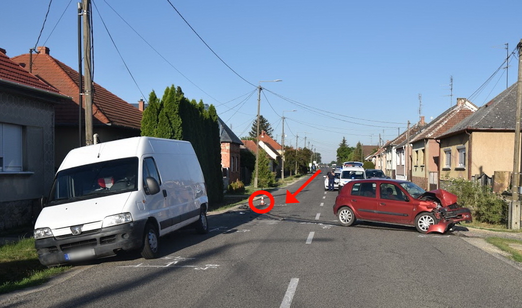 Nyílegyenes úton hajtott bele a Peugeotba a Renault