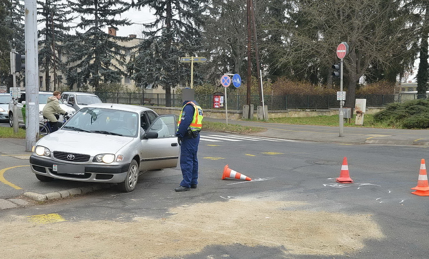 Valami rosszat tettem? - kérdezte a lezárt területre behajtó autóvezető a rendőrtől