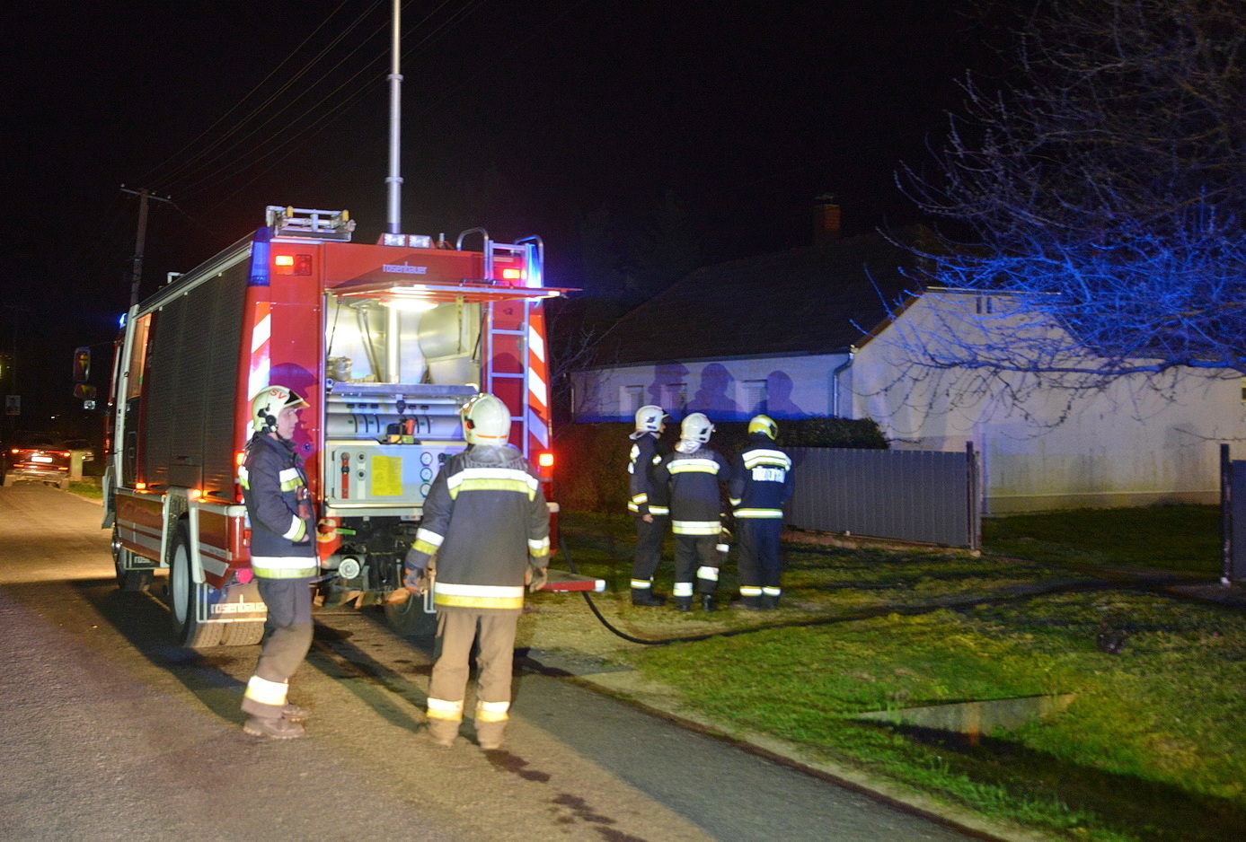 Kandalló mellett kapott lángra a tűzifa Kemenessömjénben