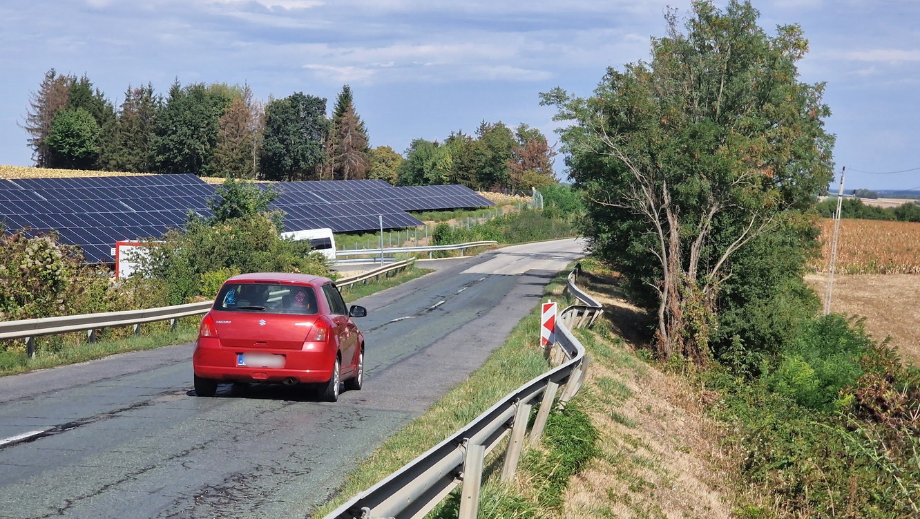 Fák közé csapódott egy Skoda Horvátzsidány közelében - vizes burkolaton, kanyarban csúszott meg az autó