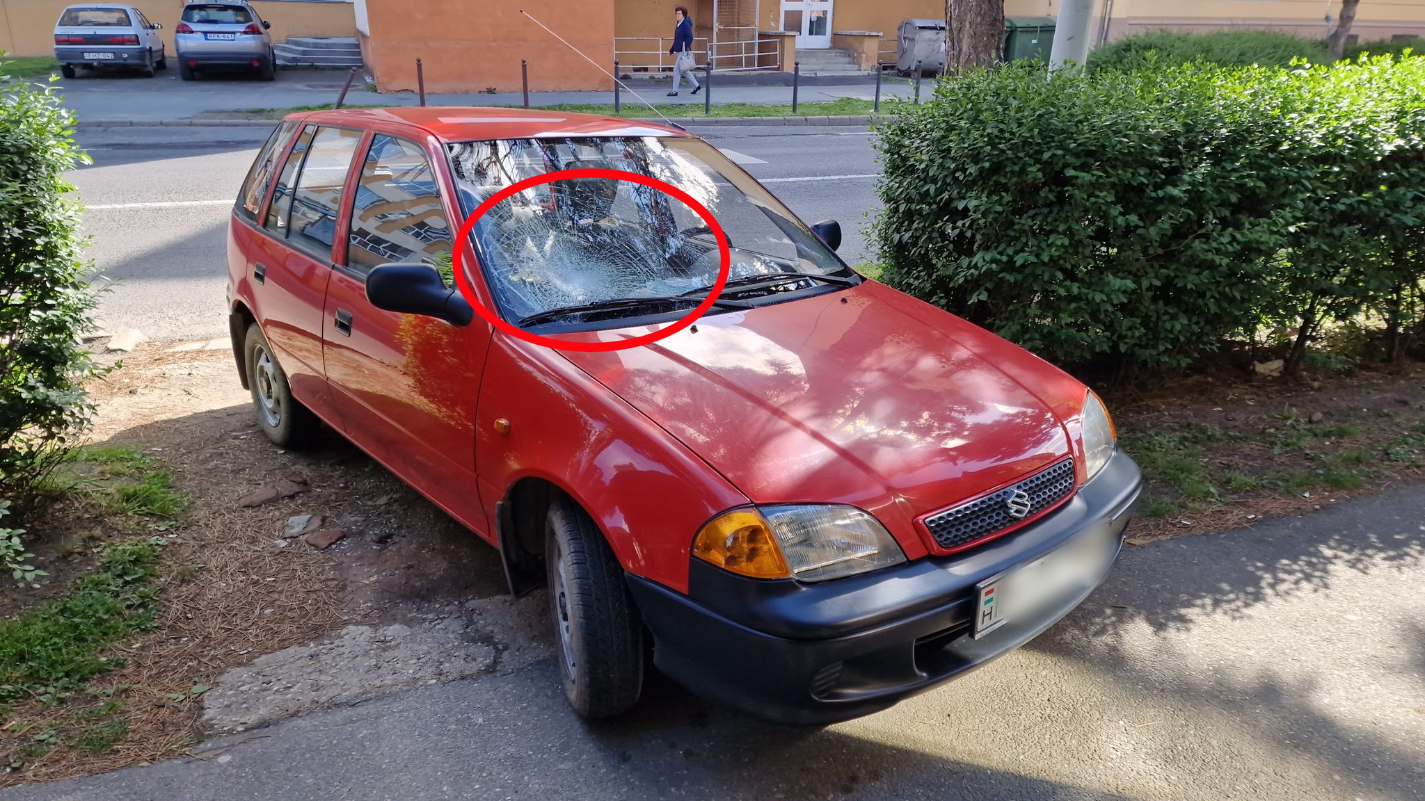 A Suzuki szélvédőjét betörte az elütött férfi