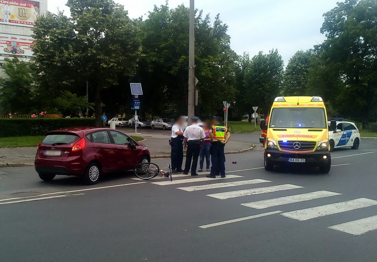 Autó elé vágott egy kerékpáros Szombathelyen 4.