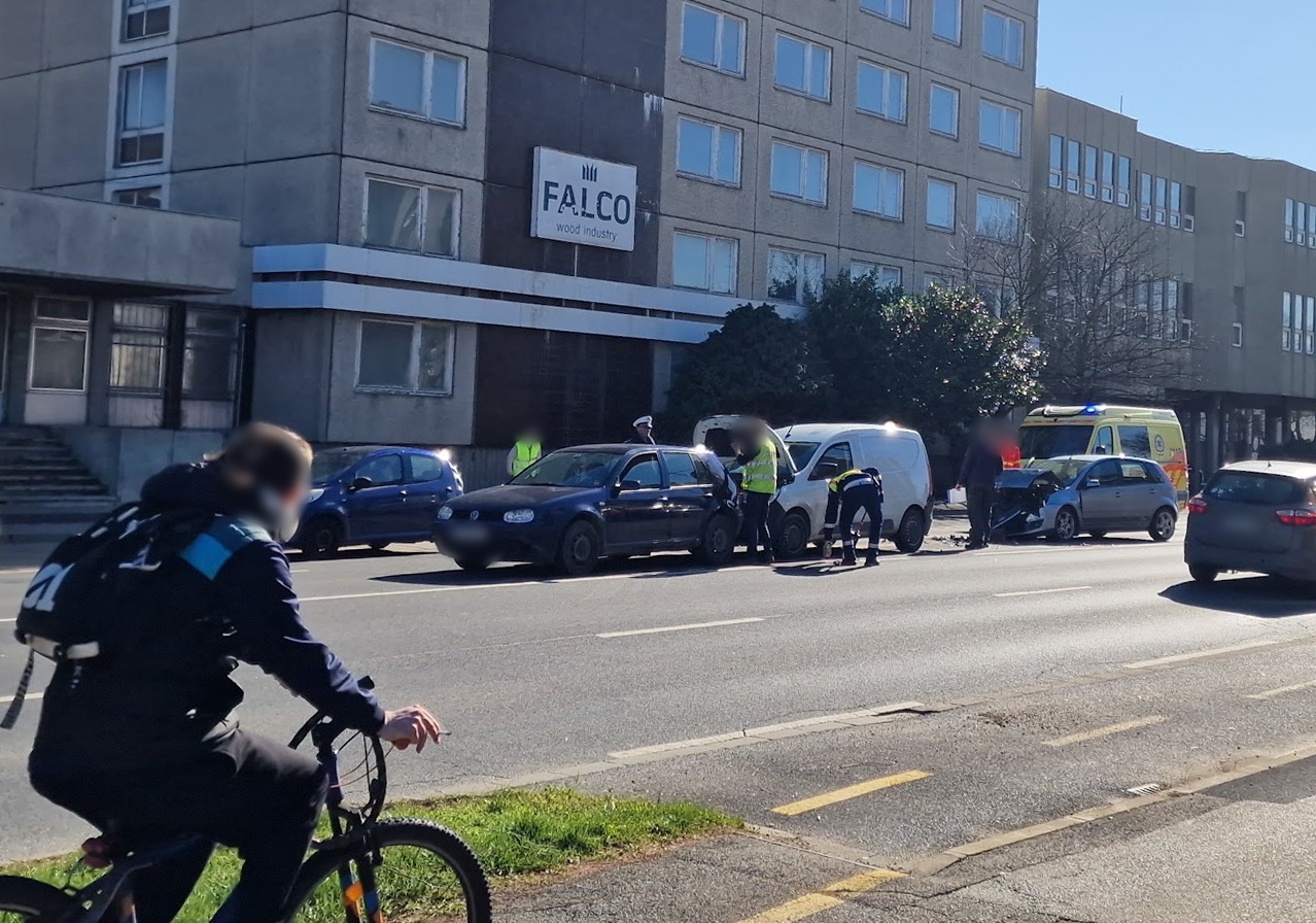 Ráfutásos baleset Szombathelyen, a Zanati úton