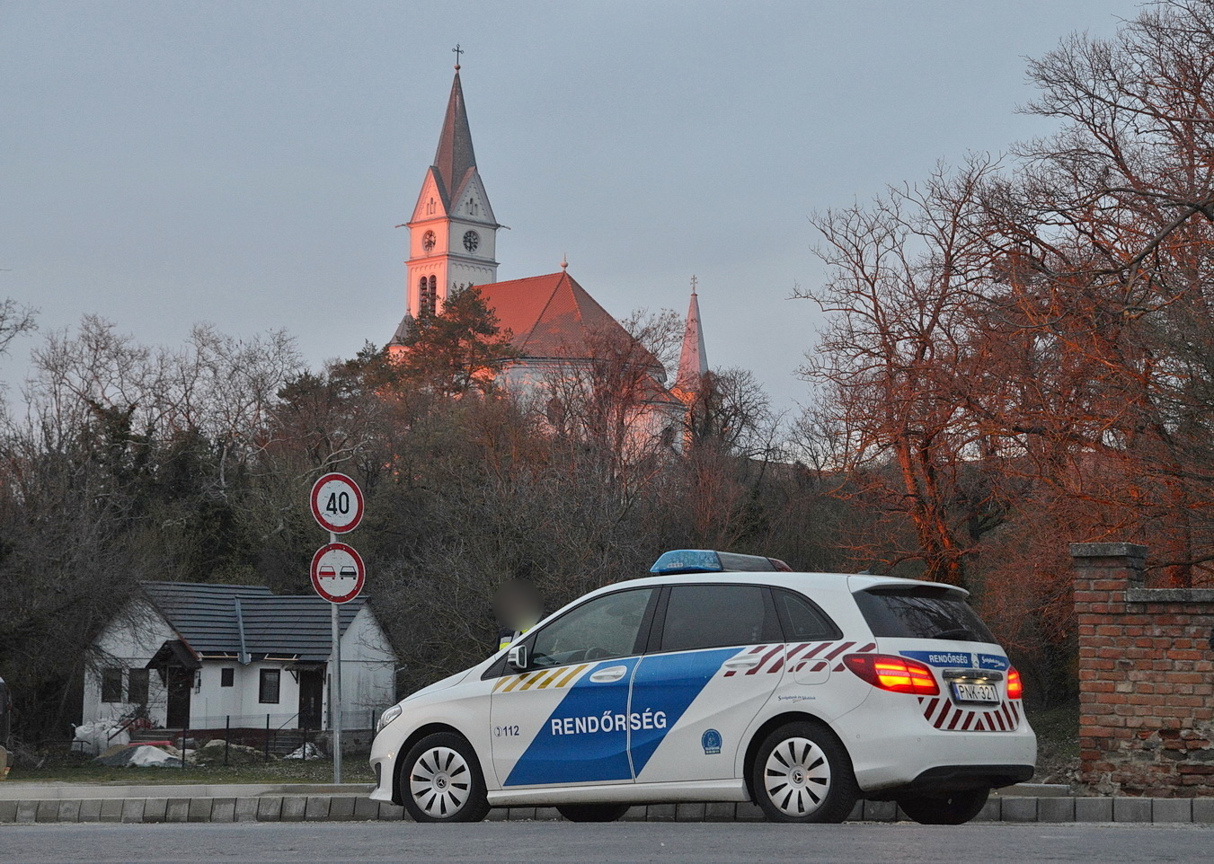 Két holttestet találtak egy ostffyasszonyfai házban - nem bűncselekmény történhetett