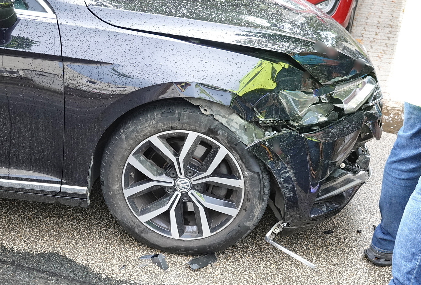 Figyelmetlen elindulás - Mercedes hajtott Volkswagen elé Szombathelyen