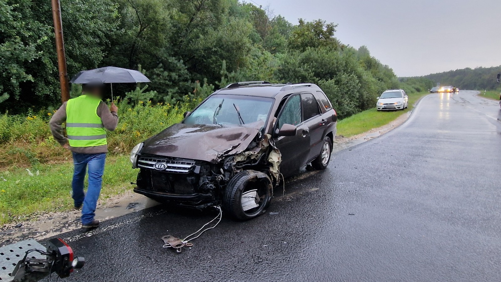 Kifogott az S-kanyar a sofőrön - BMW csapódott KIÁ-ba a 86-os főúton