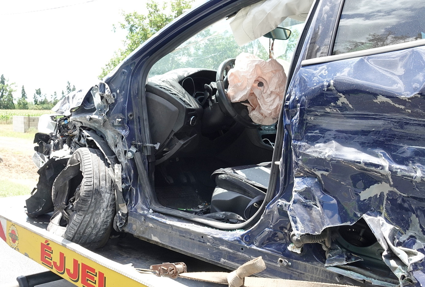 Kamera rögzítette az ütközést: Ford ütközött MAN tartályautóval a 86-os főúton, Szombathely közelében