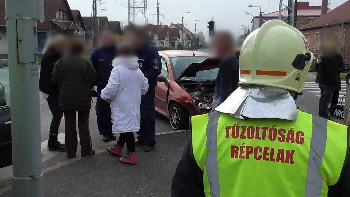 Peugeot és Renault karambolozott Répcelakon, a 86-os főúton